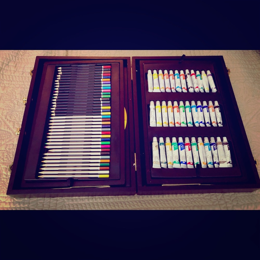 Battat Art Studios Set including Easel.